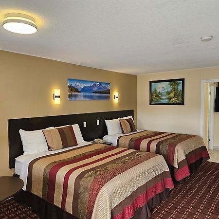 Fox Motor Inn Greater Napanee Exterior photo