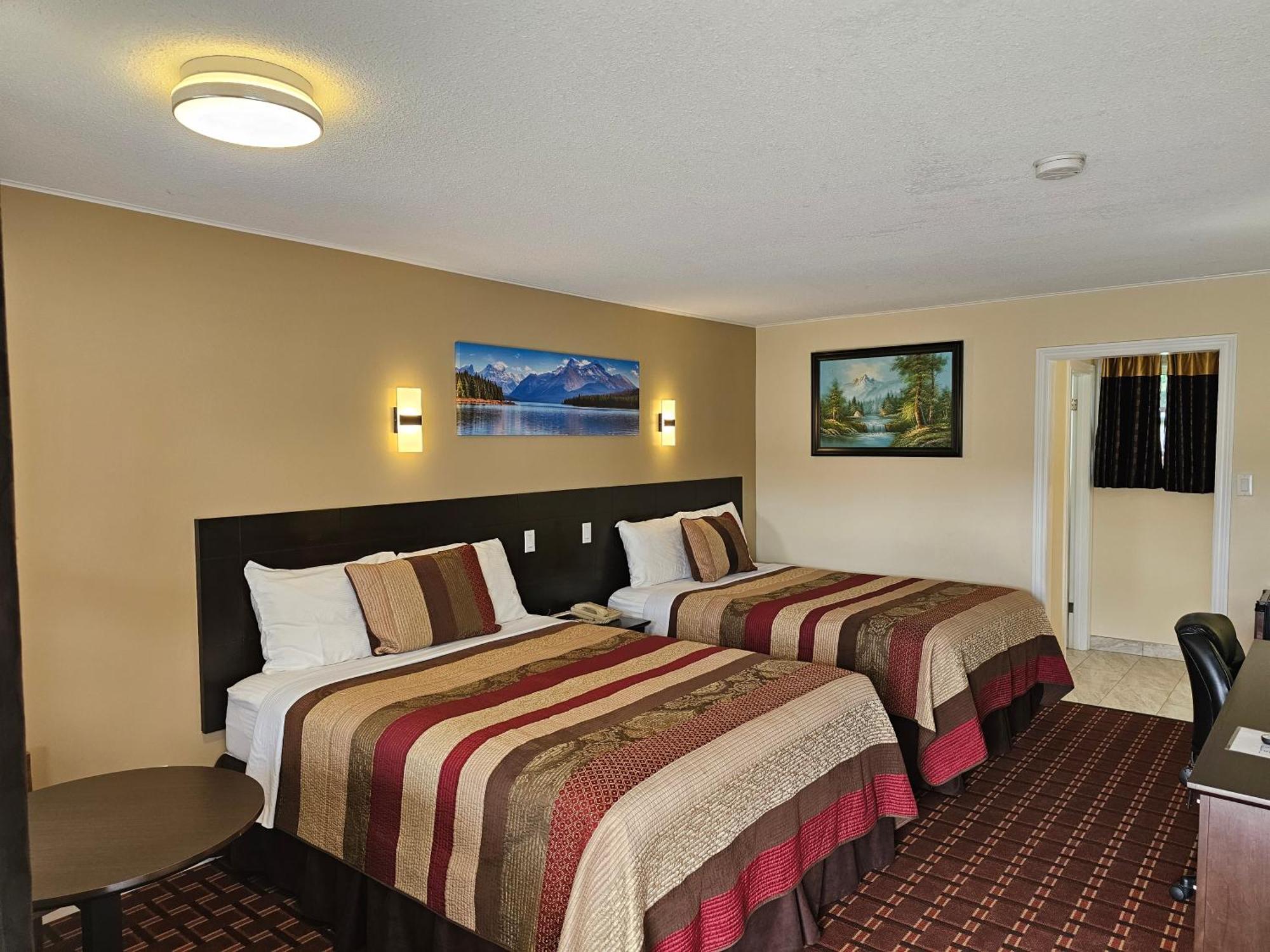 Fox Motor Inn Greater Napanee Exterior photo