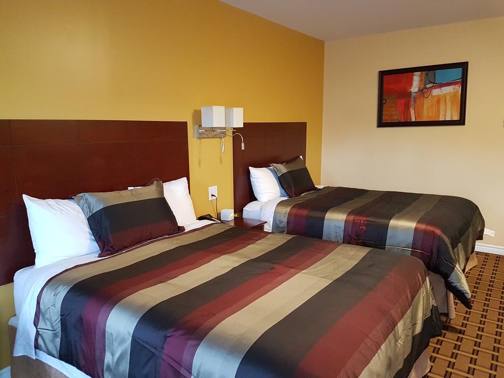 Fox Motor Inn Greater Napanee Exterior photo
