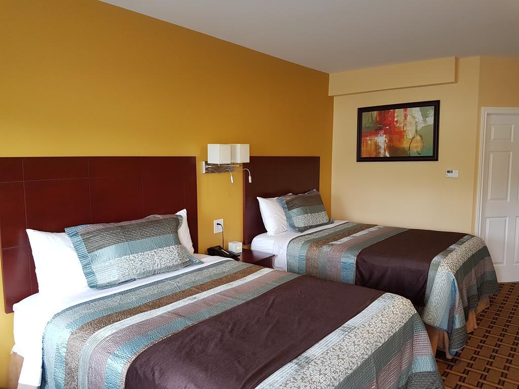 Fox Motor Inn Greater Napanee Exterior photo