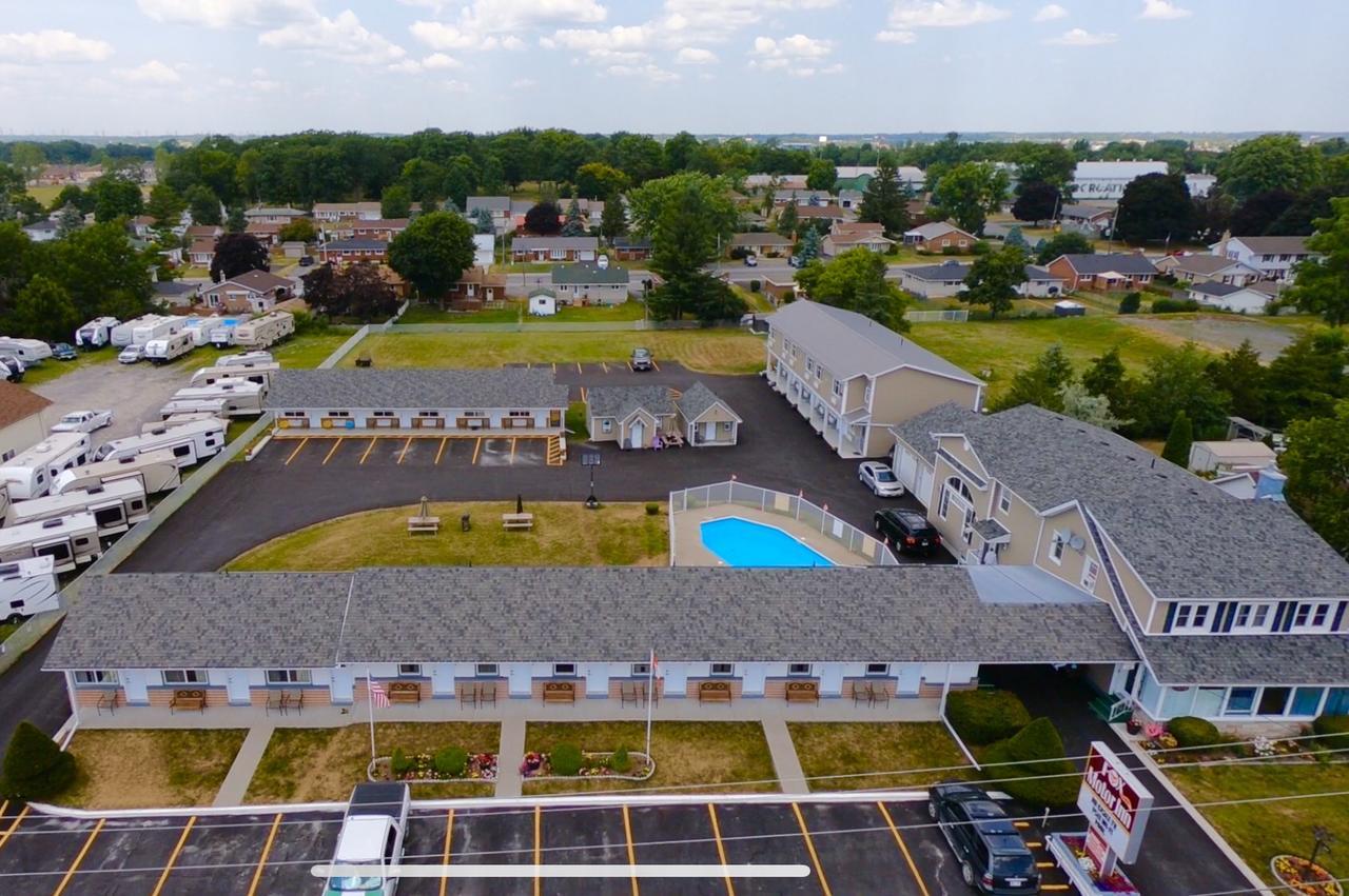 Fox Motor Inn Greater Napanee Exterior photo