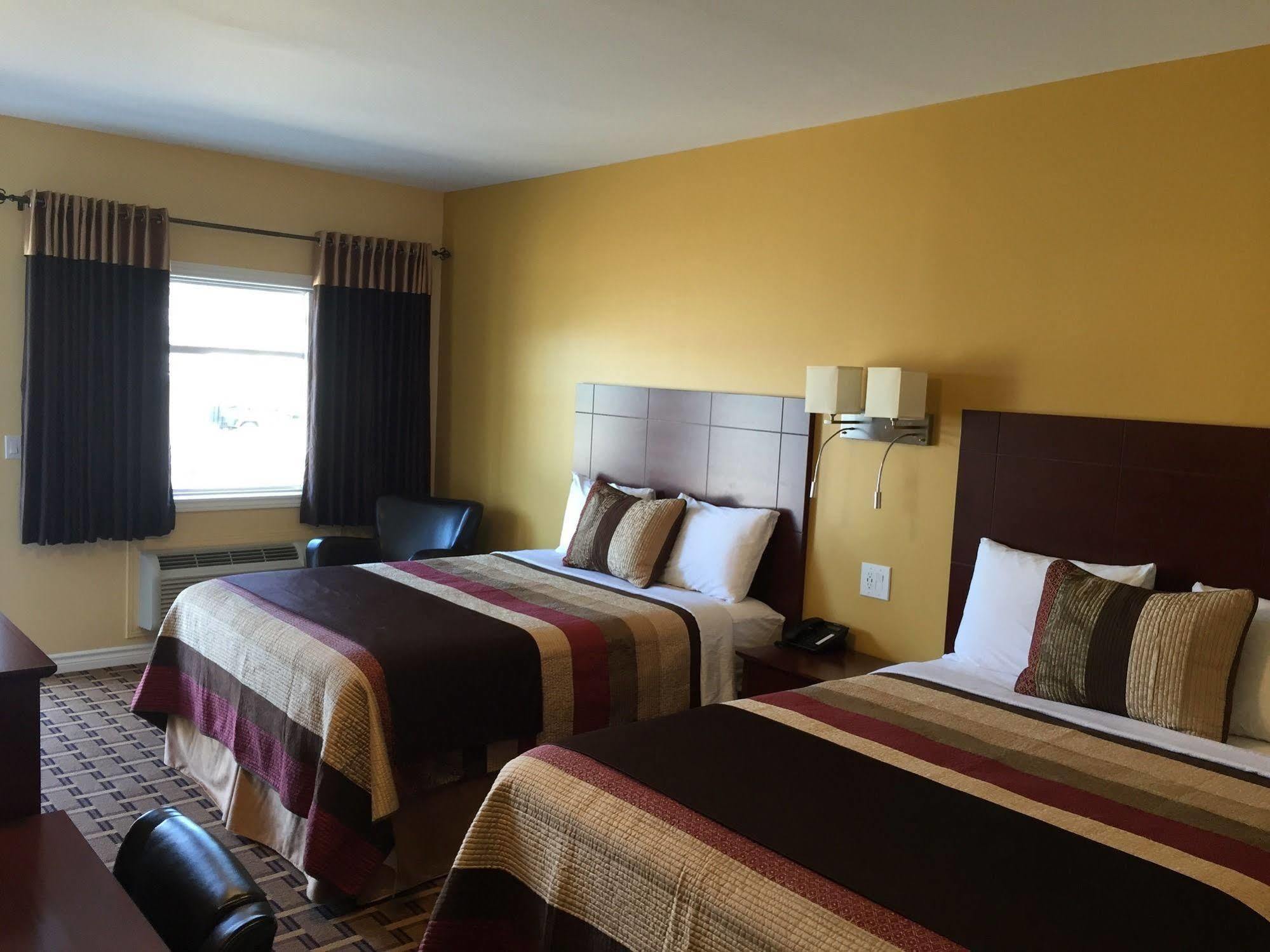 Fox Motor Inn Greater Napanee Exterior photo