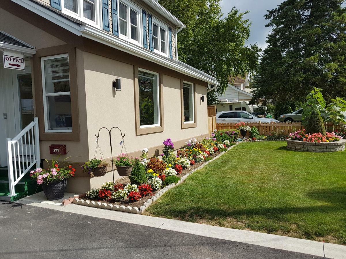Fox Motor Inn Greater Napanee Exterior photo