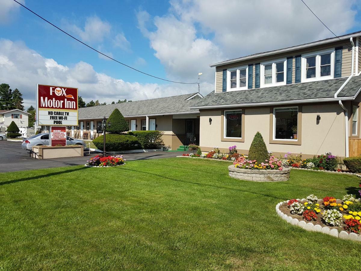 Fox Motor Inn Greater Napanee Exterior photo
