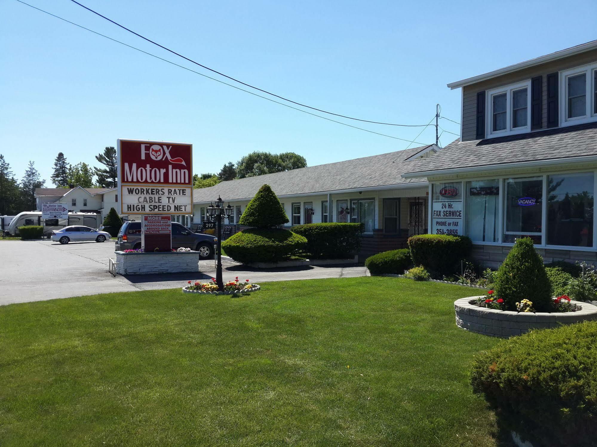 Fox Motor Inn Greater Napanee Exterior photo